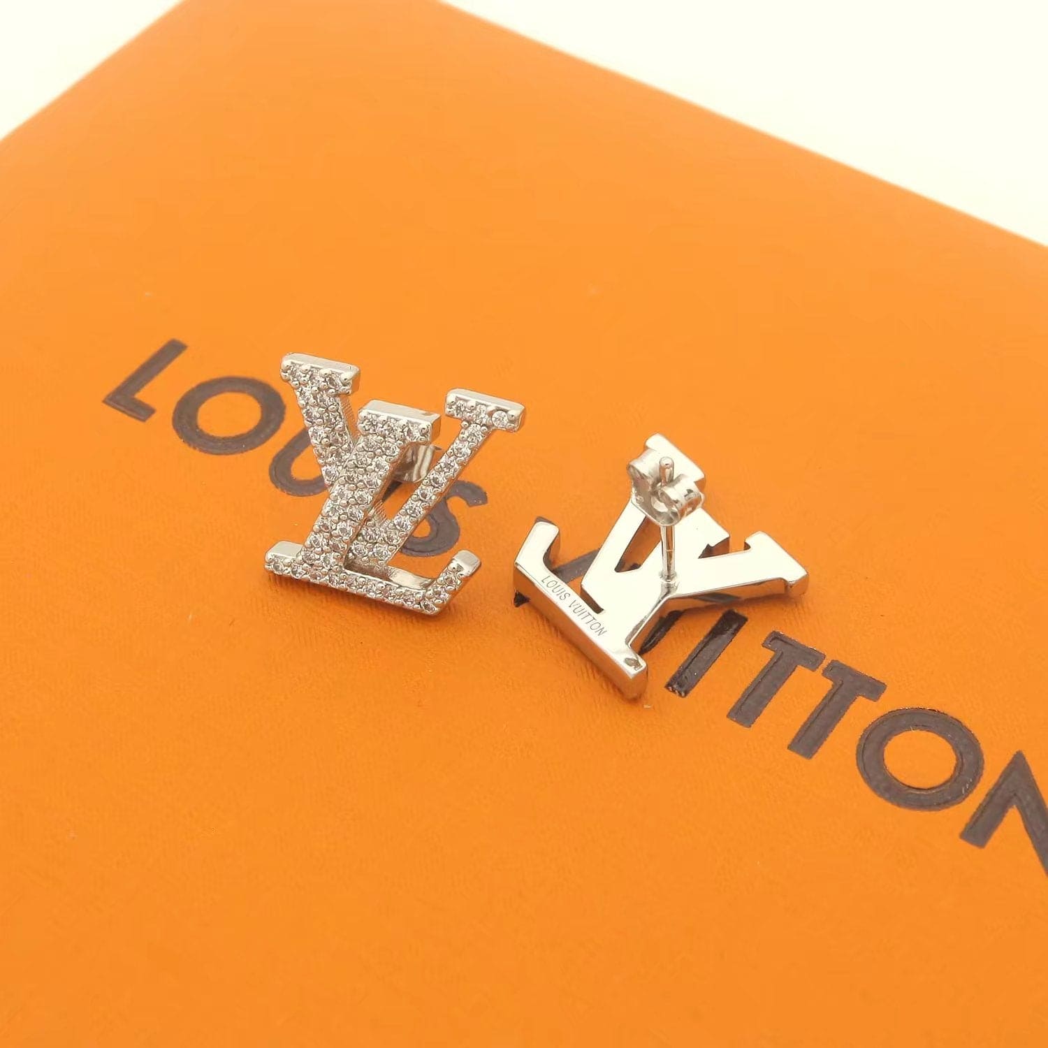 18K Louis Vuitton Iconic Diamonds Earrings