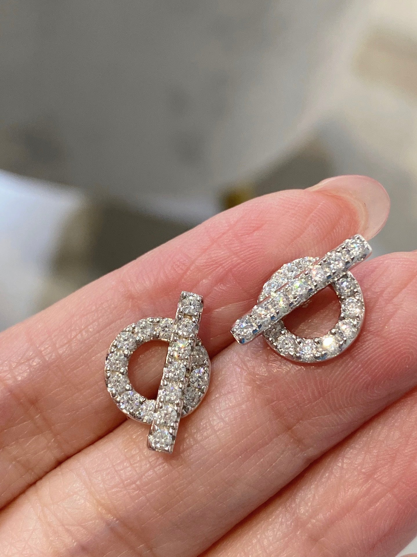 18K Finesse Diamond Stud Hermes Earrings