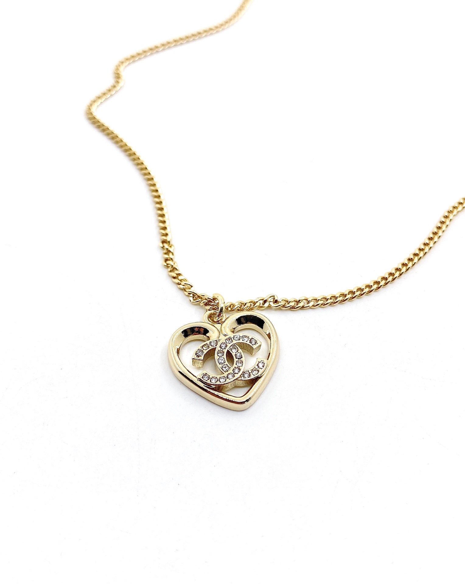 18K  Chanel Heart Pendant Chain Necklace