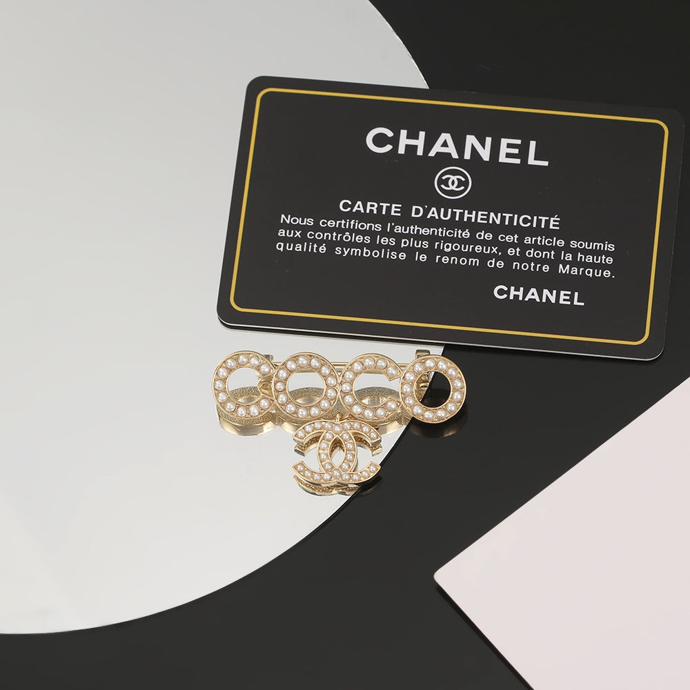 18K  Chanel Coco Crush Pearls Brooch