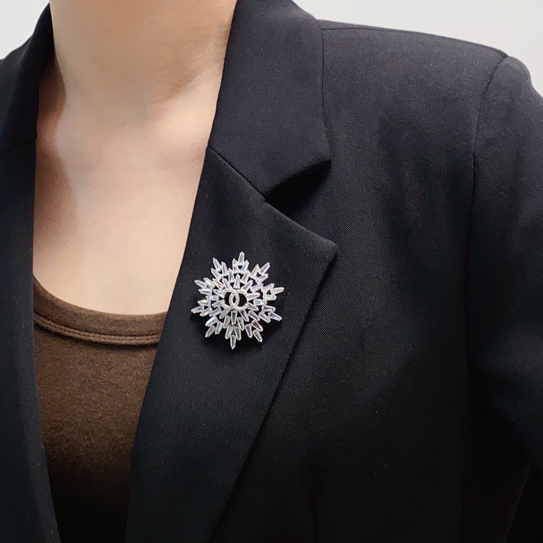18K  Chanel Snow Flower Brooch