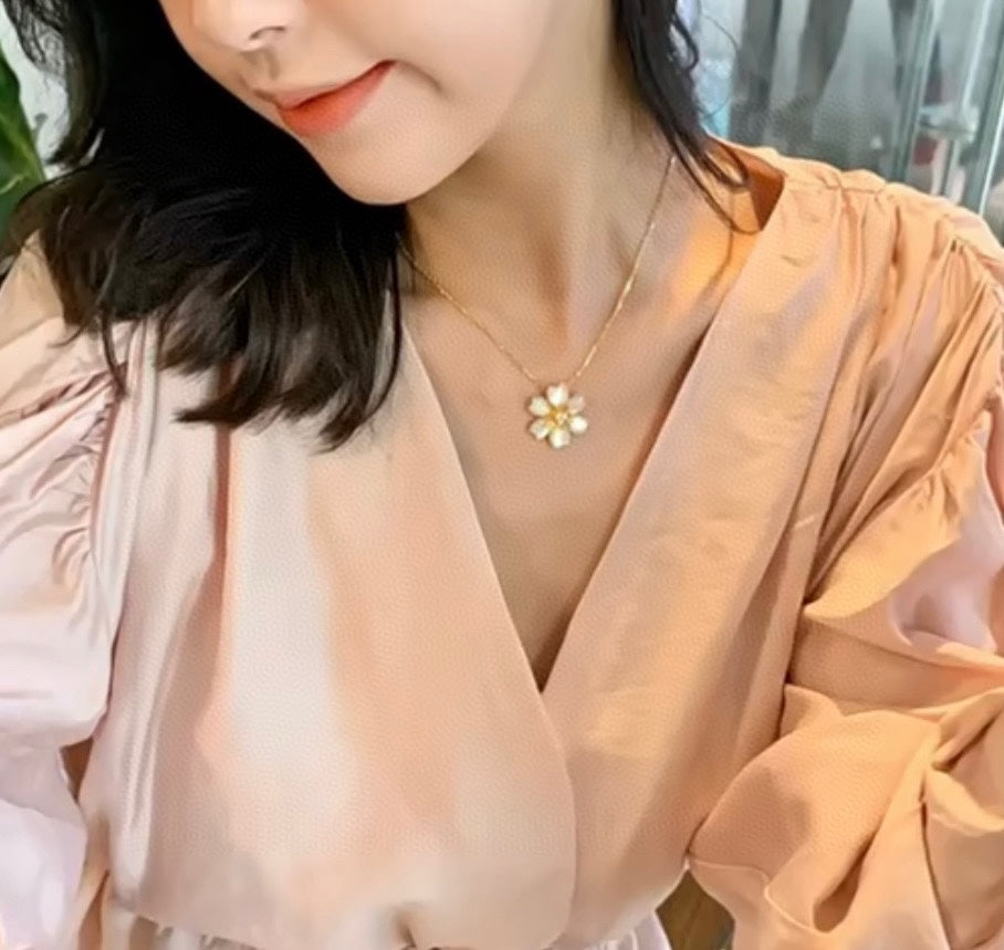 18K Rose De Noel Clip Pendant Necklace