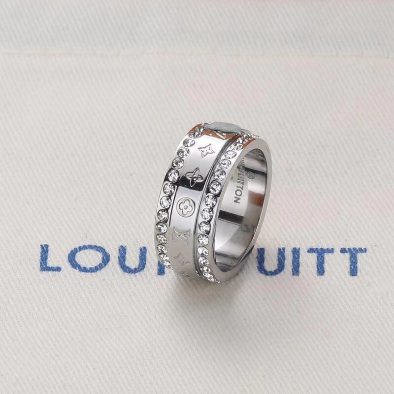 18K Louis Vuitton Catch Diamonds Ring