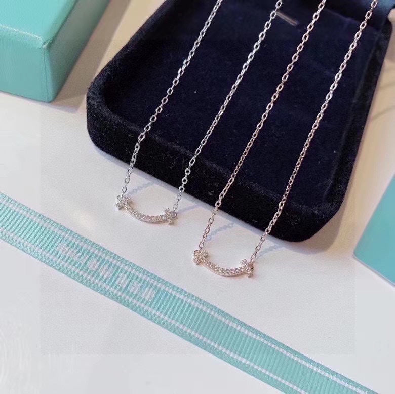 18K Tiffany Small Diamond Pendant Necklace