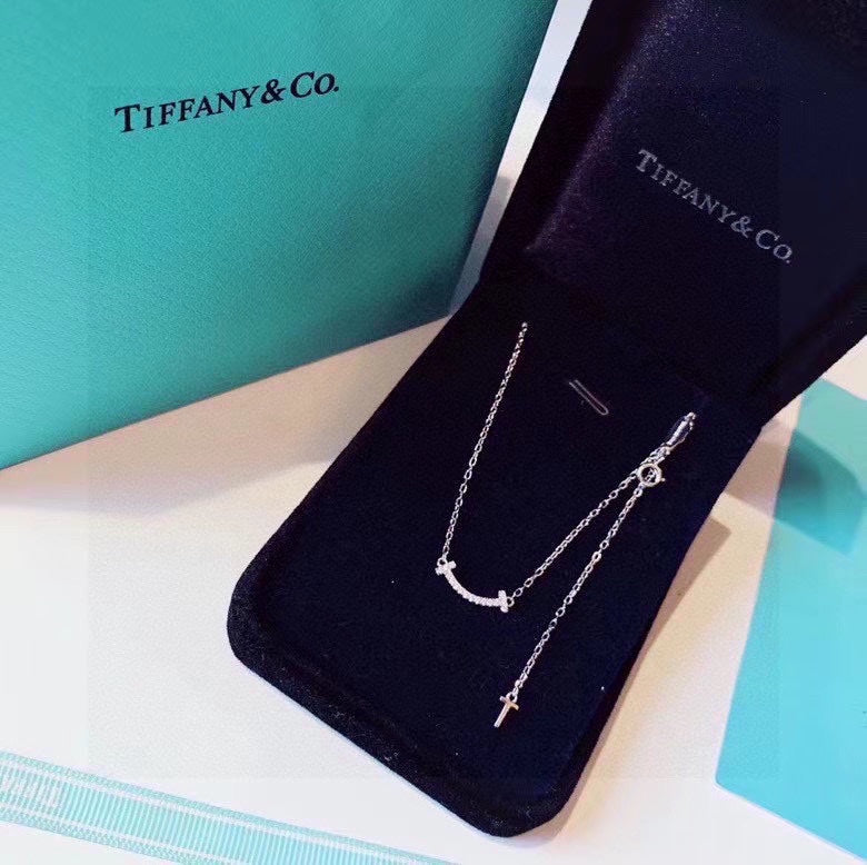 18K Tiffany Small Diamond Pendant Necklace