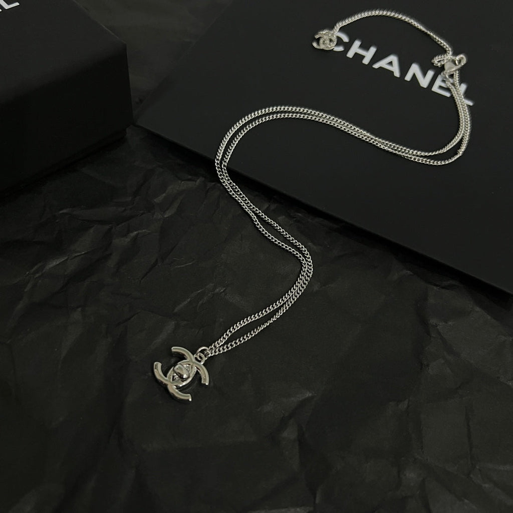 18K  Chanel Vintage Necklace