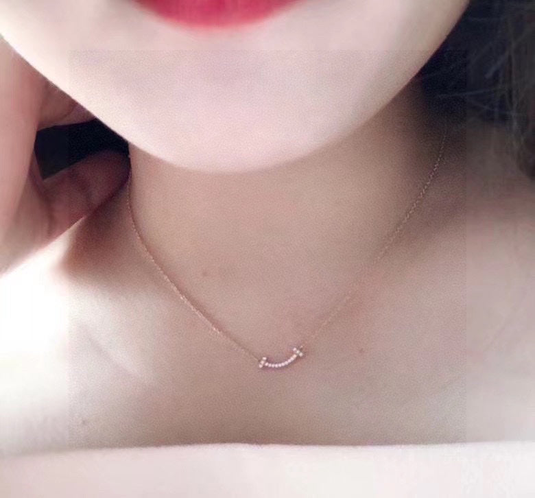 18K Tiffany Small Diamond Pendant Necklace