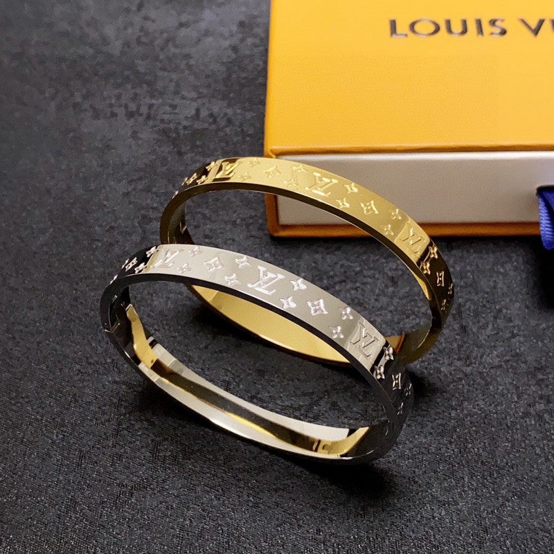 18K Louis Vuitton Vintage Gold Bracelet