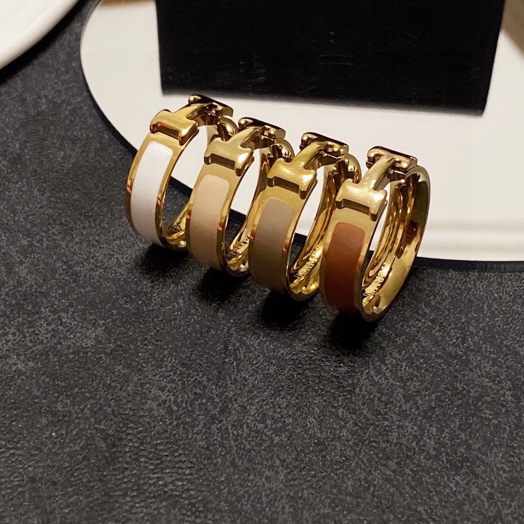 18K Vintage Clic Hermes Ring